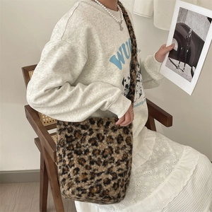 Detail of leopard print faux fur bucket bag with plush texture and large capacity