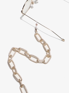 Detailed view of thick gold metal chain for glasses with non-slip texture and high-end finish