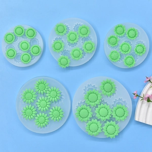Set de 5 moldes de silicona de girasol para jabón, velas y repostería en fondo azul