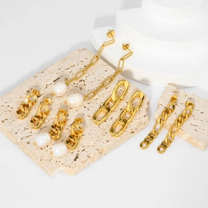 Set di orecchini a catena cubana in acciaio placcato oro 18K con perle d'acqua dolce