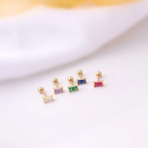Mini-Ohrknorpel-Ohrringe mit Zirkonia-Rechteckschliff und 18-Karat-Gold-Finish