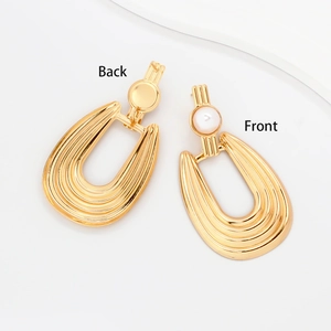 Detailed front and back views of gold U-shaped earrings with pearls and ribbed texture