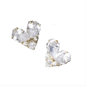 Elegant heart stud earrings with sparkling crystals and white pearls in gold finish