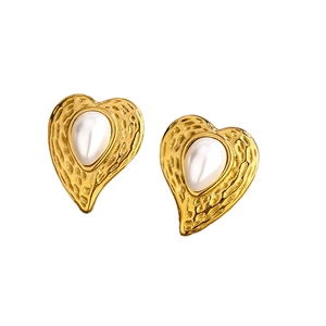 Vintage heart earrings with hammered 18K gold finish and teardrop pearl inlay charms