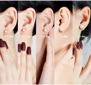 Detailed comparison of freshwater pearl stud earrings in sizes from 4.5mm to 9mm on ear