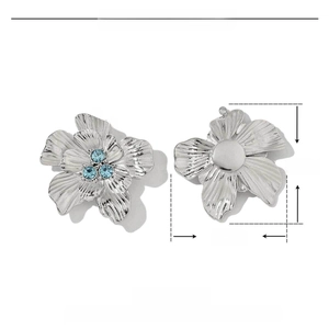 Detail view of 25mm daisy flower pendant with blue rhinestones and size measurements