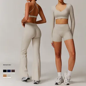 Ensemble de yoga pour femme avec haut à manches longues, brassière, legging et short