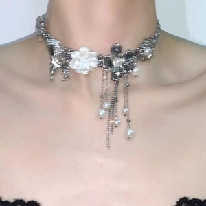 Close-up of Y2K star necklace featuring white 3D flowers, pearls, and tassel chains