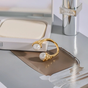 Elegant 18k gold plated stainless steel hammer textured open ring with twin pearls