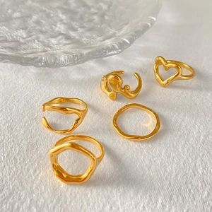 Set aus fünf französischen vergoldeten offenen Ringen in verschiedenen Vintage-Formen