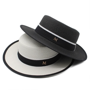 Women French Retro Straw Boater Hat Flat Top Wide Brim Sun Protection Elegant Summer Beach Travel With Metal Charm
