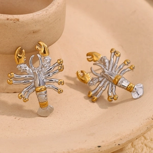 Minimalist lobster-shaped 18K gold-plated stainless steel stud earrings in two-tone finish