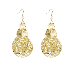 Boucles d'oreilles pendantes vintage en feuilles dorées ajourées avec design multicouche