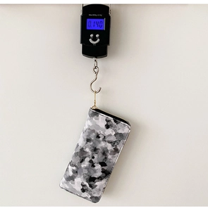 Weight measurement of 0.140kg for the long marble pattern wallet on digital scale