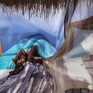 Détail du tissu de tapisserie bohème avec impression de paysage de plage tropicale