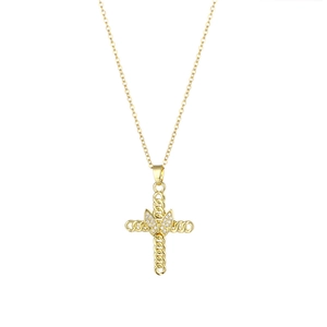 Collana a croce in acciaio dorato con ciondolo a farfalla in zircone su sfondo bianco