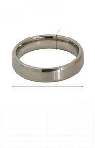 Detailansicht der Abmessungen eines 5mm breiten silbernen Edelstahlrings mit 18K Vakuumplattierung