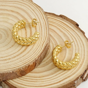 Chic 18k gold plated stainless steel twisted hoop earrings with a vintage wheat pattern