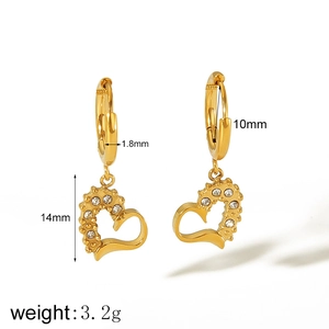 Detailed size chart for gold heart dangle earrings featuring 14mm heart and 3.2g weight