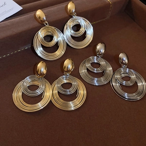 Boucles D'oreilles Créoles Multicouches Exagérées Pour Femmes Goutte Géométrique En Alliage Avec Tige En Argent 925