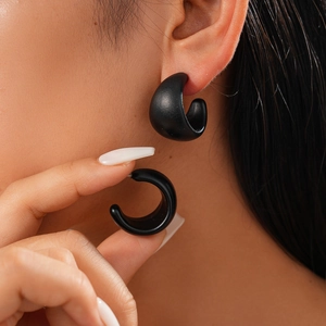 Minimalist matte black acrylic C-shape hoop earrings for women with silver needle posts
