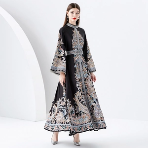 Elegante abito lungo paisley con colletto alla coreana e maniche a campana per il 2024