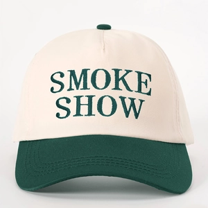 Casquette de baseball bicolore avec broderie SMOKE SHOW en vert et finition ivoire