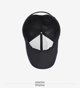 Vue intérieure de la casquette de baseball montrant la doublure et la sangle réglable