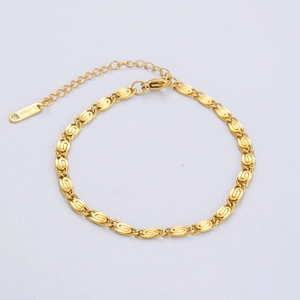 Macro detail of gold-plated stainless steel chain with lobster clasp and S.Steel tag