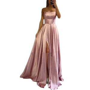 Eleganter rosa Satin-Abendkleid mit Spaghettiträgern, hohem Schlitz und figurbetontem Schnitt