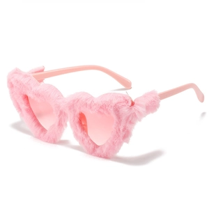 Heart Shaped Faux Fur Plastic Sunglasses Plush Frame UV400 Protection Trendy Aesthetic Party Eyewear For Women