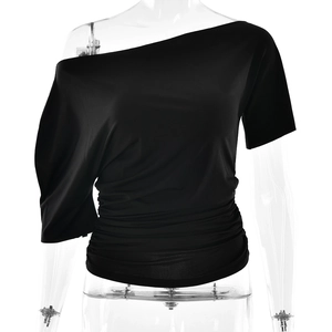 T-shirt noir sexy à une épaule pour femme, coupe ajustée avec détails froncés élégants