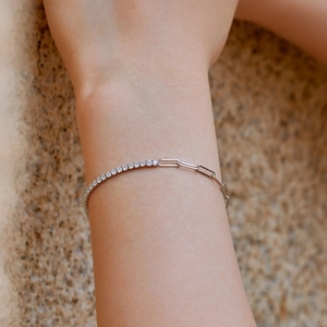 Detail of S925 sterling silver bracelet with pink heart zircon and paperclip link chain