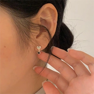 Minimalist 925 sterling silver heart earrings with black bead drops on ear lobe