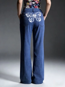 Jeans a gamba larga a vita alta blu scuro con grandi stampe di farfalle bianche sul retro