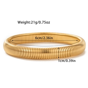 Detaillierte Maße des goldenen Edelstahl-Kabelarmbands mit 6cm Innendurchmesser