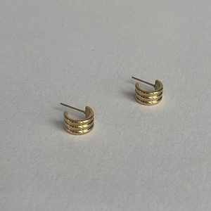 Minimalist gold S925 silver needle C-shaped earrings with triple ribbed metal texture