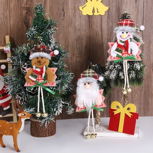 Weihnachtsbaumschmuck-Set mit Schneemann, Elch und Weihnachtsmann mit Metallglocken