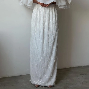 Gonna lunga bianca con frange e paillettes scintillanti per feste e serate eleganti