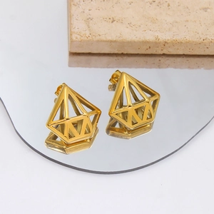Boucles d'oreilles géométriques en acier titane plaqué or 18 carats de forme diamant
