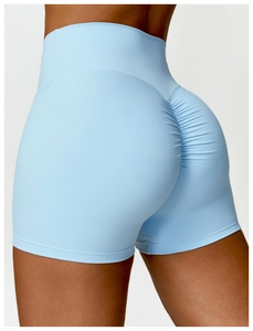 Détail du short de yoga taille haute avec design push-up froncé en couleur bleu clair