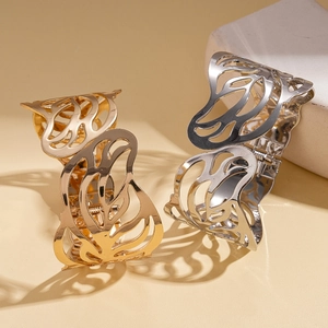 Elegant hollow butterfly wing metal hair claws in gold and silver finish for women