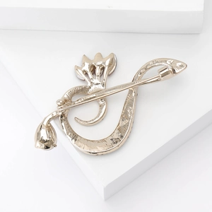 Elegant gold musical note brooch with alloy relief and crystals for women suit