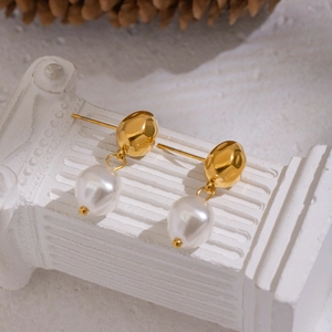Orecchini vintage placcati oro 18 carati con eleganti pendenti di perle bianche