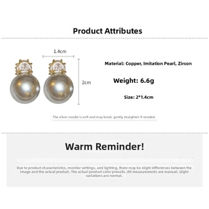 Vue détaillée des boucles d'oreilles perles avec dimensions 2x1.4cm et matériaux