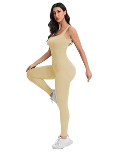 Combinaison de yoga ajustée en maille côtelée beige et combinaison de sport pour femme