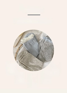 Detail of cotton crew socks with bow jacquard and ruffled edges in a cozy set