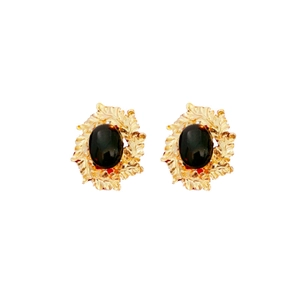 Vintage-Ohrringe aus Goldblatt mit schwarzem ovalem Edelstein im klassischen Retro-Stil