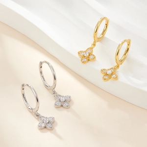 Elegant 925 sterling silver four-leaf clover earrings with zircon in gold and silver