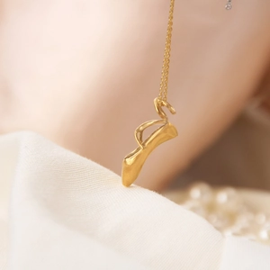 Collana con pendente a scarpetta da ballo placcata oro 18 carati con catena fine per donna